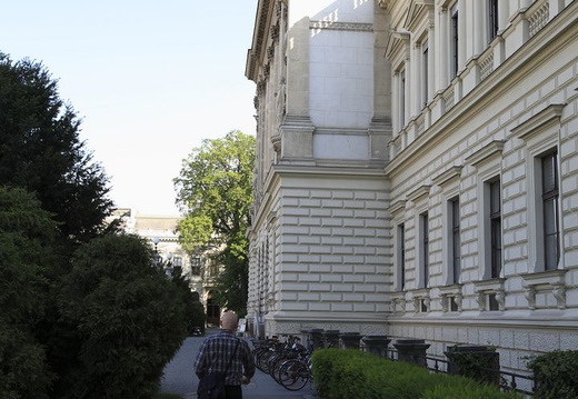 Uni Graz, Serie: Student auf dem Weg zur Uni 