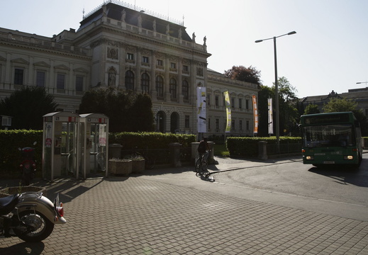 Uni Graz, Serie: Bus und Fahrräder 